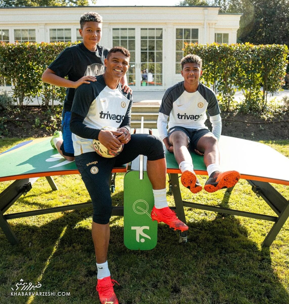 422028 تیاگو سیلوا و دو پسرش