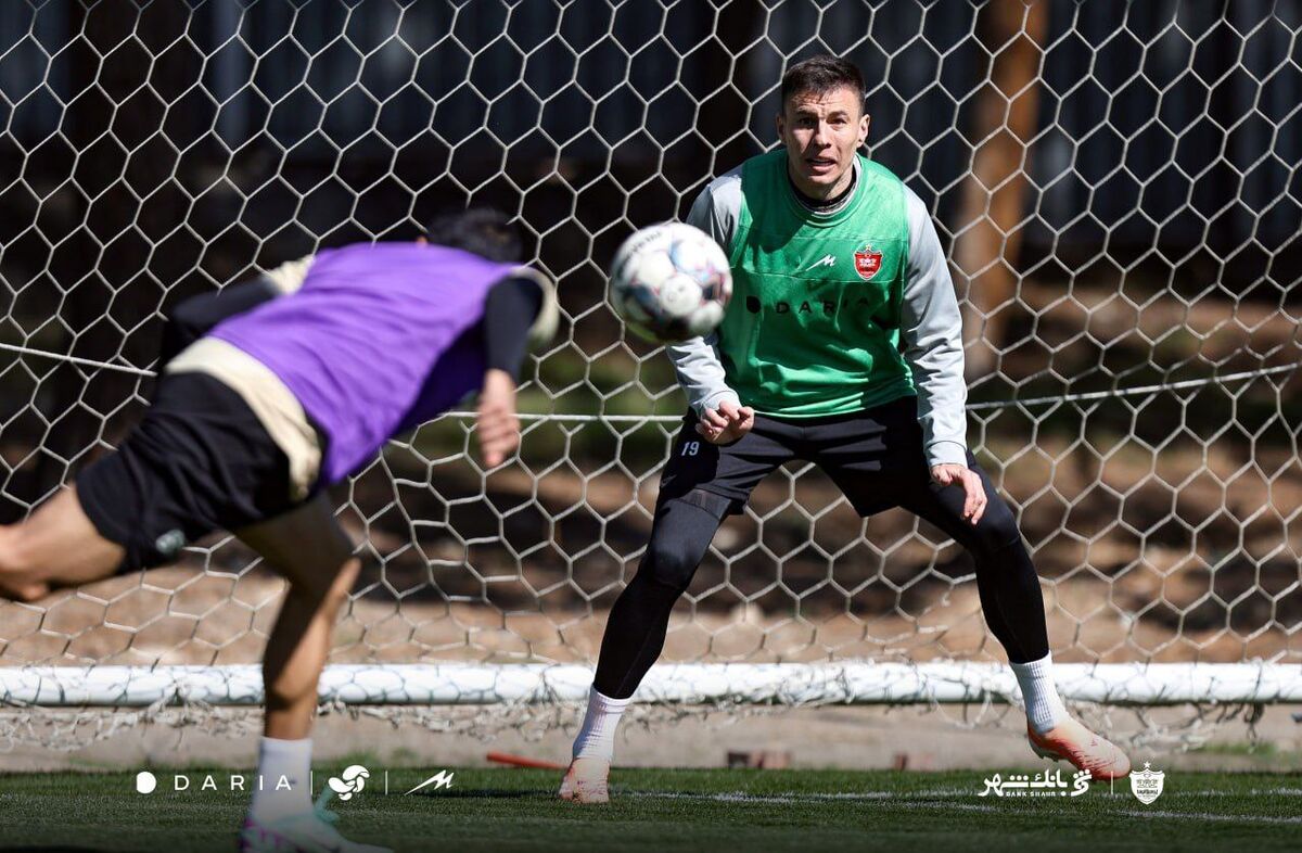 422983 ستاره گلزن پرسپولیس گلر شد +عکس