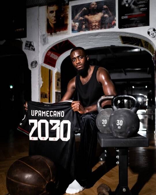 4588494 تیم فوتبال بایرن مونیخ ,