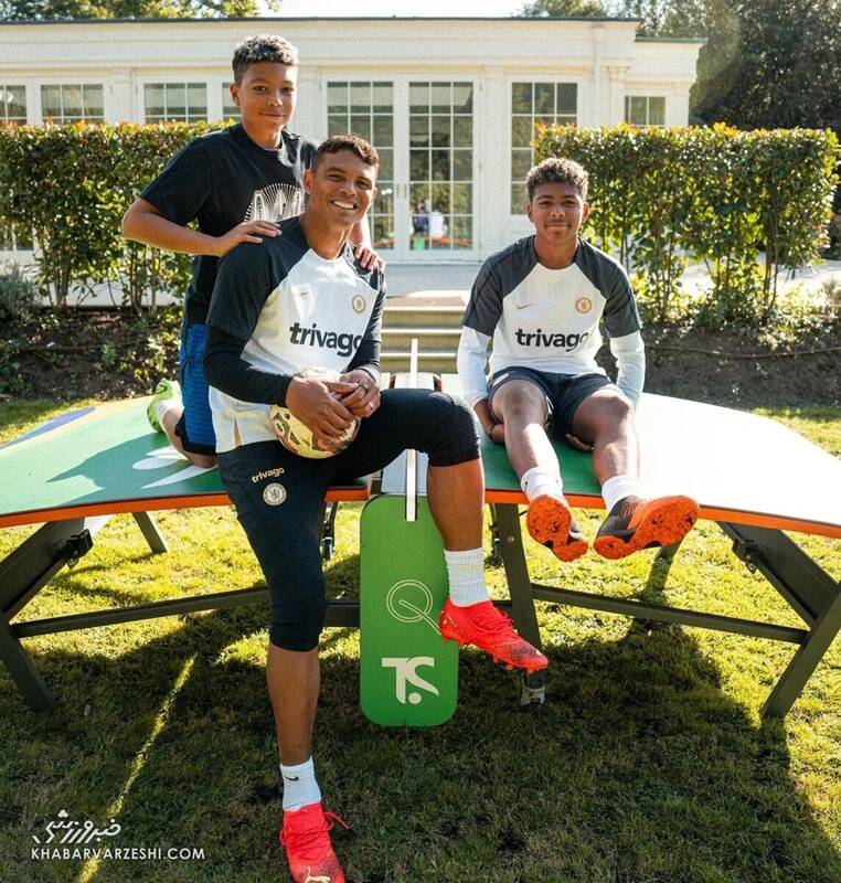 4591180 تیاگو سیلوا و دو پسرش