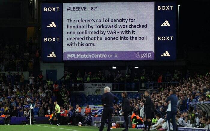 4592374 پیشنهادات جالب داور معروف به فیفا درباره انقلاب در VAR