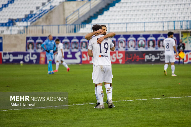 5884823 پرسپولیس در مرداب انزلی غرق شد/ هم سه امتیاز پرید هم صدر جدول