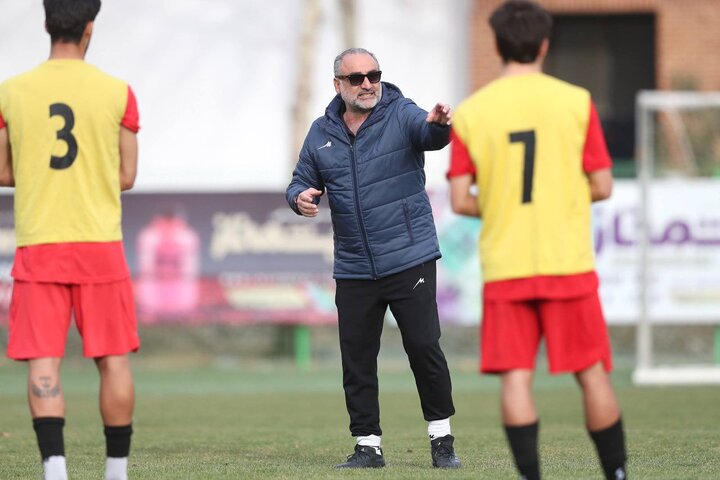 5907604 نسل جدید دیگری را به فوتبال ایران تحویل می دهم/ هر ایرانی شانس دارد