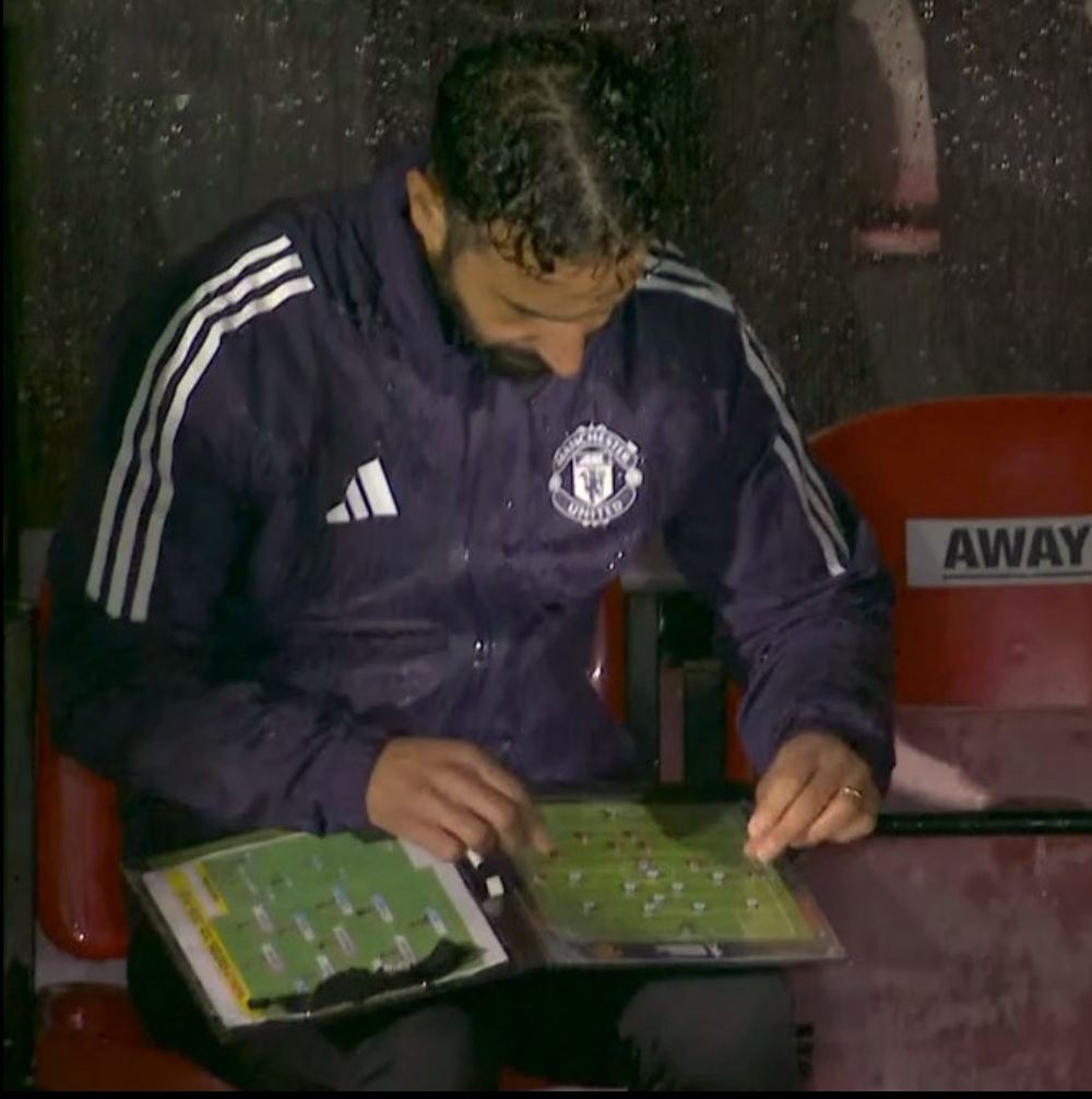 روبن آموریم مقابل گریمزبی