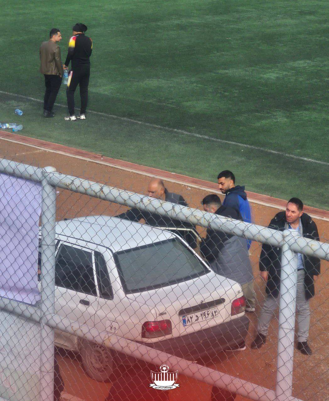 انتقال عجیب بازیکن در لیگ دسته سوم با پراید (عکس)
