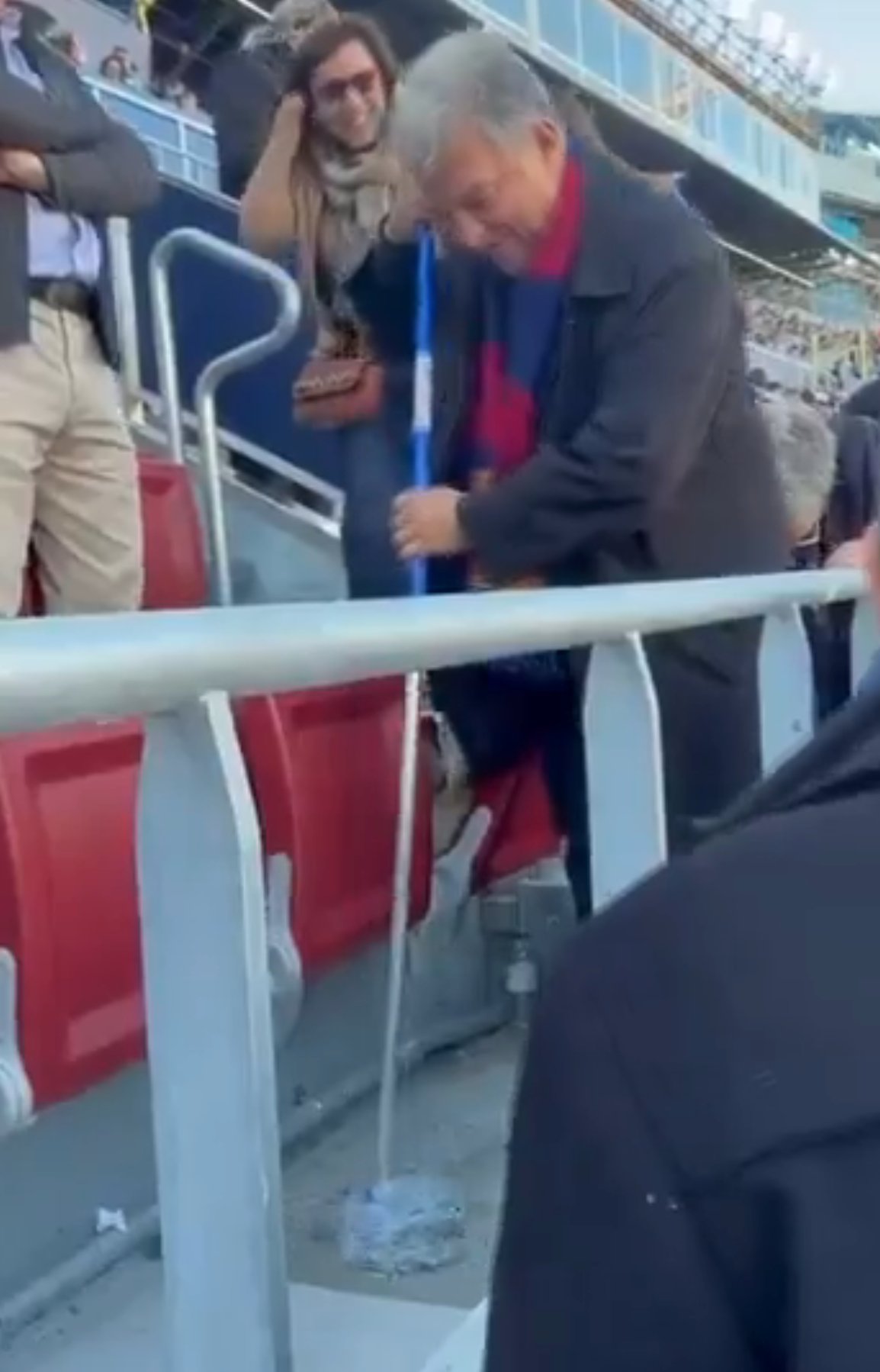 hbylvy3a4aabj7v خوان لاپورتا