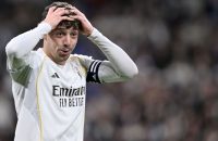 تصویری از لگد زدن جنجالی والورده ستاره رئال مادرید به یخچال‌ کنار زمین