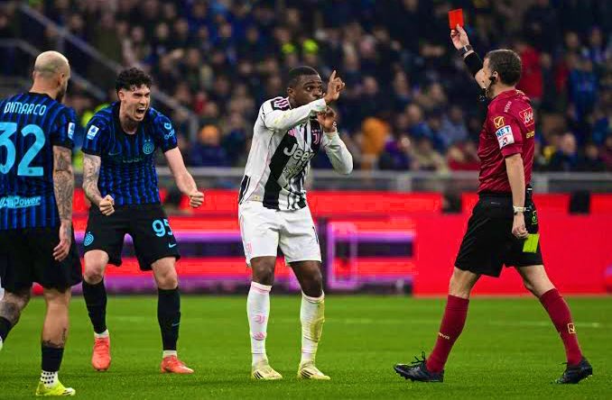 صحنه اخراج پیر کالولو در بازی اینتر - یوونتوس