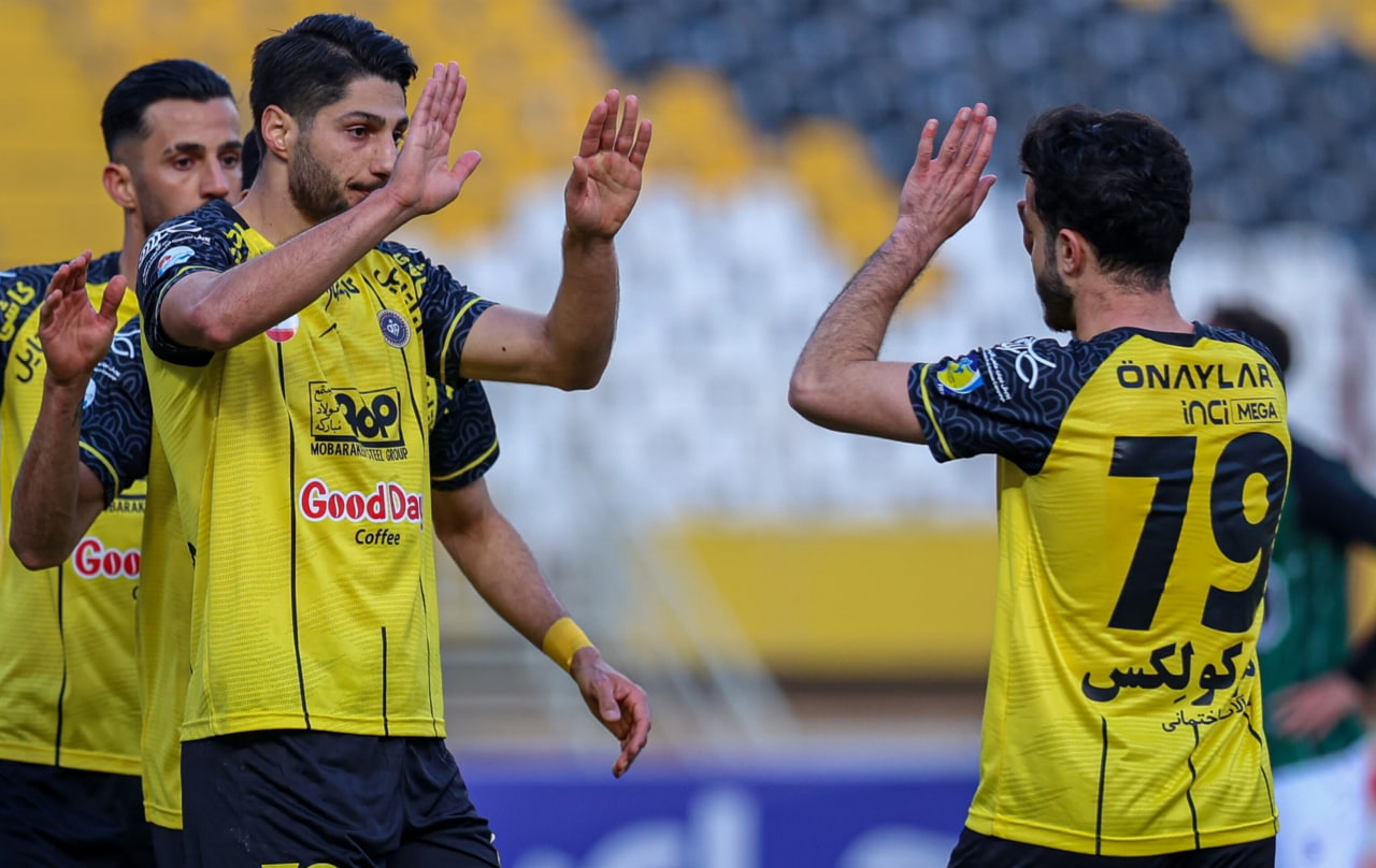 محمدمهدی محبی وینگر سپاهان و محمدمهدی لطفی هافبک سپاهان شادی گل مقابل خیبر خرم آباد   لیگ برتر