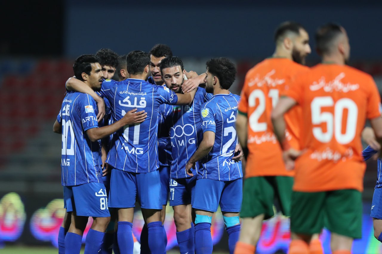 مونیر الحدادی و بازیکنان استقلال در جشن شادی گل مقابل مس رفسنجان - لیگ برتر ایران