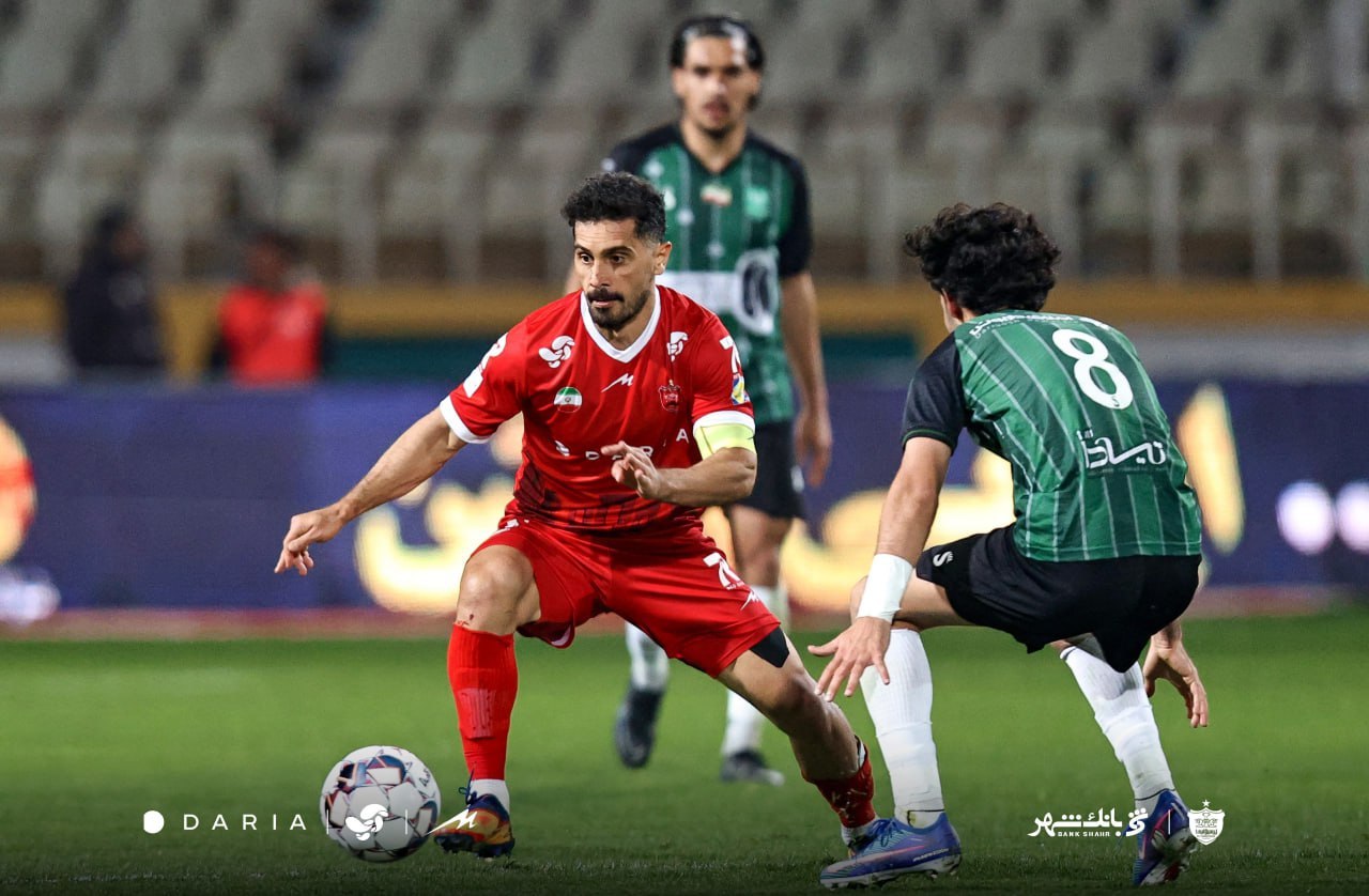 امید عالیشاه هافبک پرسپولیس مقابل خیبر خرم آباد