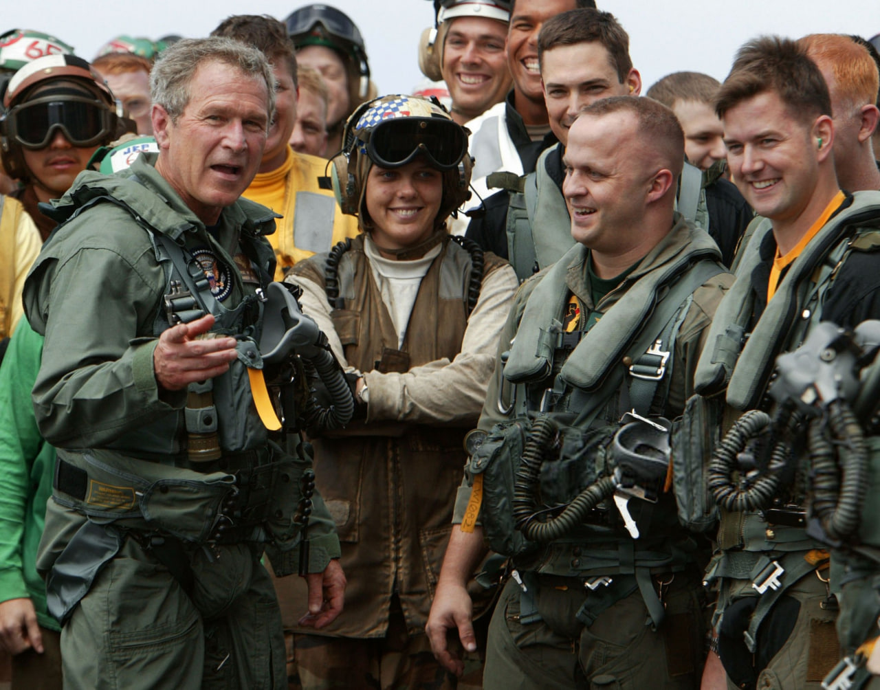 صدام روی عرشه ناو آبراهام لینکلن