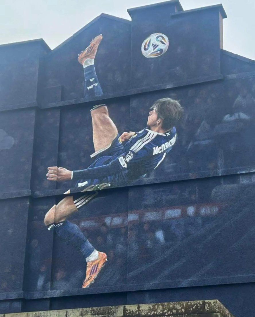 نقاشی دیواری اسکات مک تومینای