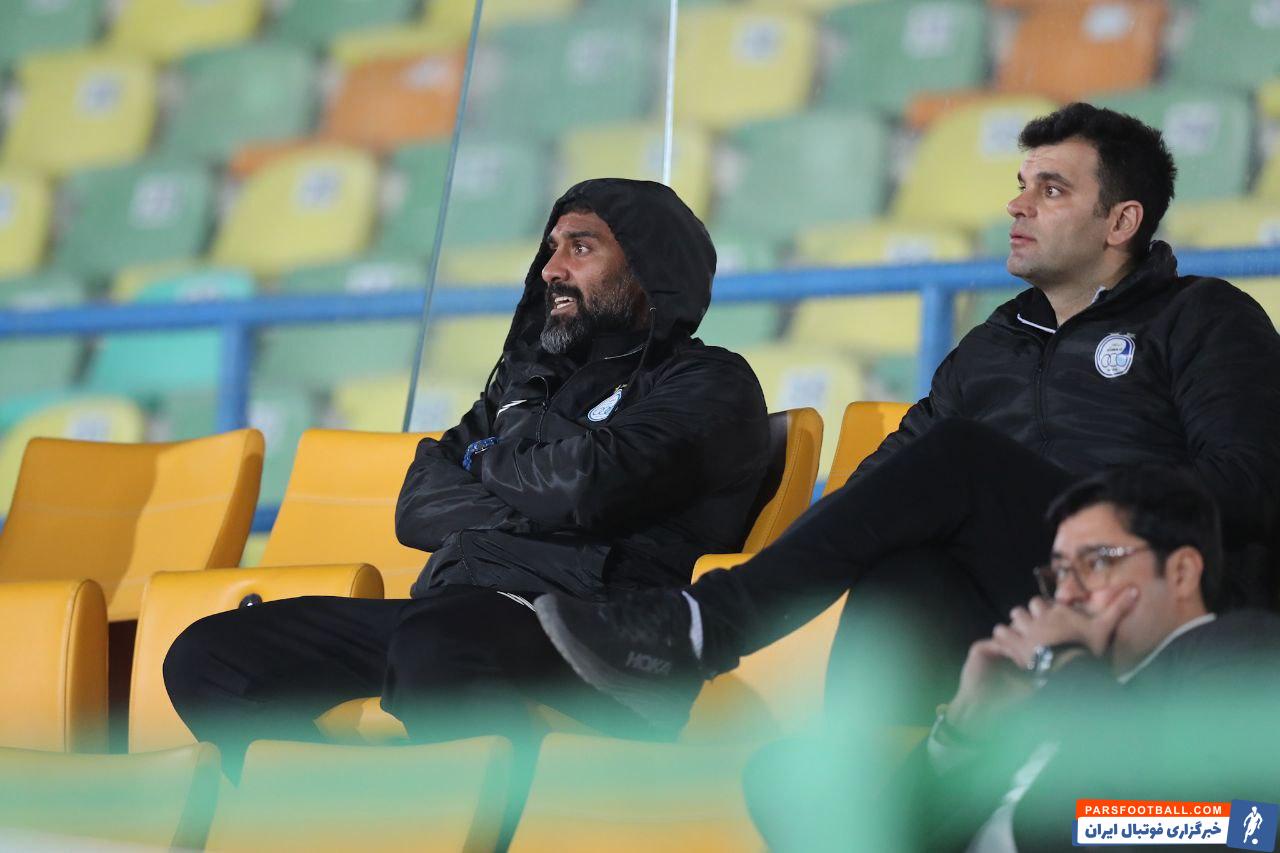 حضور میلاد میداوودی روی سکو ها در دیدار استقلال 2-1 فجرسپاسی