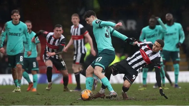 ucfhta1y9 جدال وولورهمپتون و گریمزبی تاون در زمین گلآلود