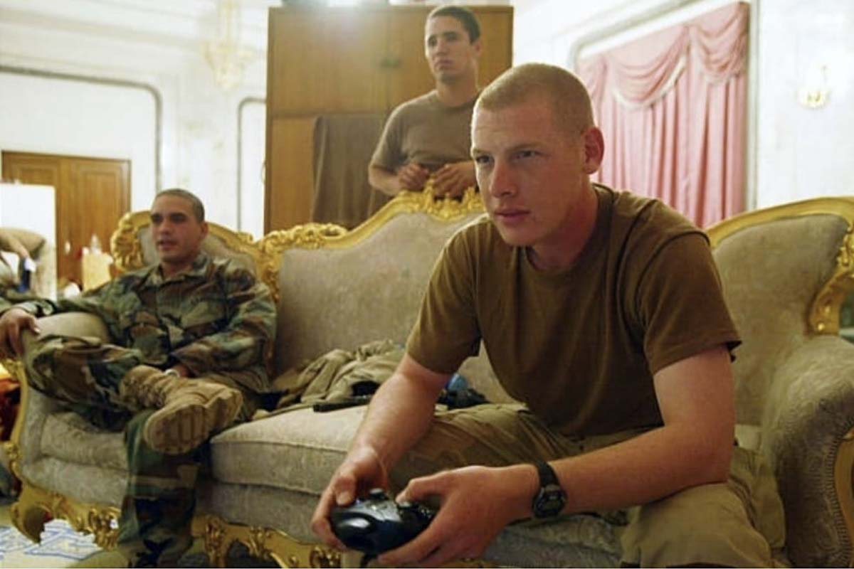 us-soliders-1251-2142026-2003 اکس باکس بازی کردن سربازان آمریکایی در کاخ صدام حسین - سال 2003