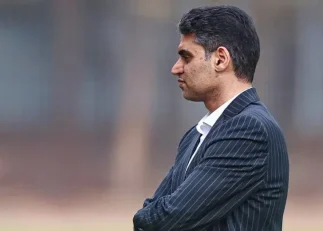 تصویر بهت زده پیمان حدادی مدیرعامل باشگاه پرسپولیس پس از شکست برابر گل گهر