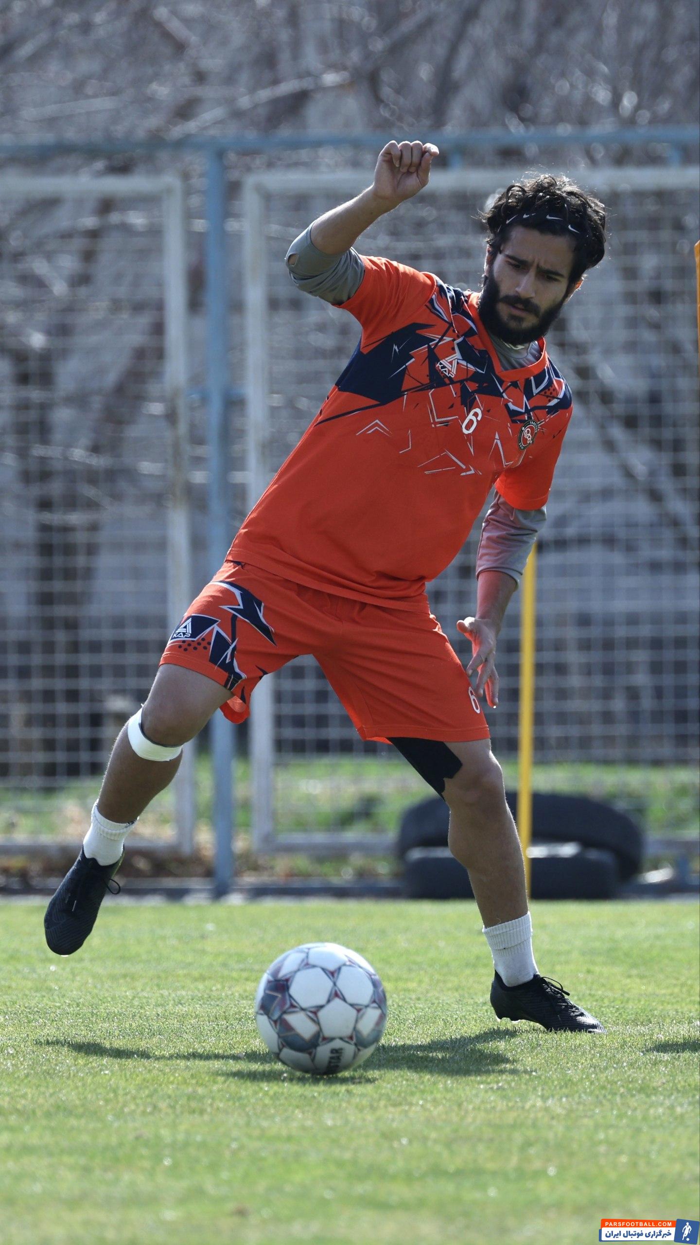 تمرین بازیکنان تراکتور زیرنظر محمد ربیعی برای اولین بار