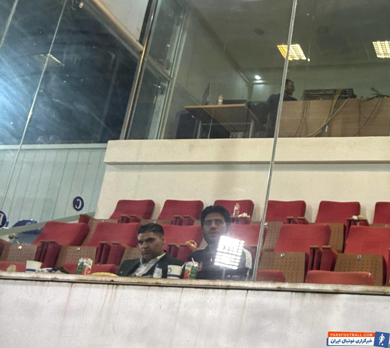 تصویر بهت زده پیمان حدادی مدیرعامل باشگاه پرسپولیس پس از شکست برابر گل گهر 