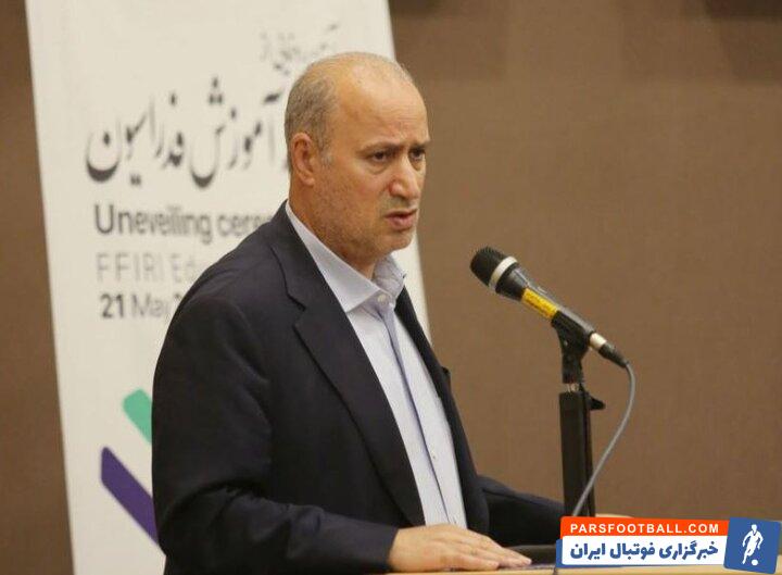 عیادت مهدی تاج، رئیس فدراسیون از شاهرخ بیانی، اسطوره استقلال و تیم ملی فوتبال ایران