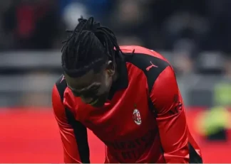 ناراحتی شدید لیائو هنگام تویض در دیدار لاتزیو 1-0 میلان