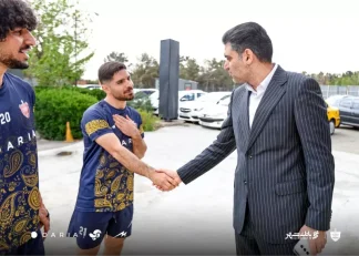 پیمان حدادی مدیرعامل پرسپولیس همراه ارتش سرخ در آزادی