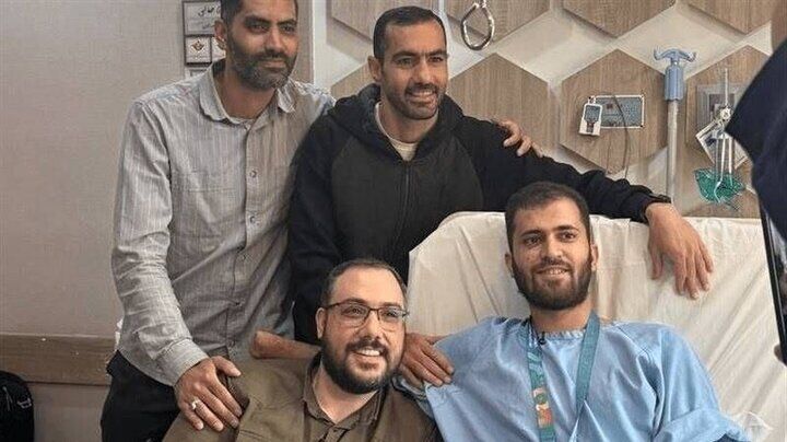 425861 پرسپولیسیها در کنار جانباز لانچر/ هدیه قهرمان جهان به حسین محمدی +عکس