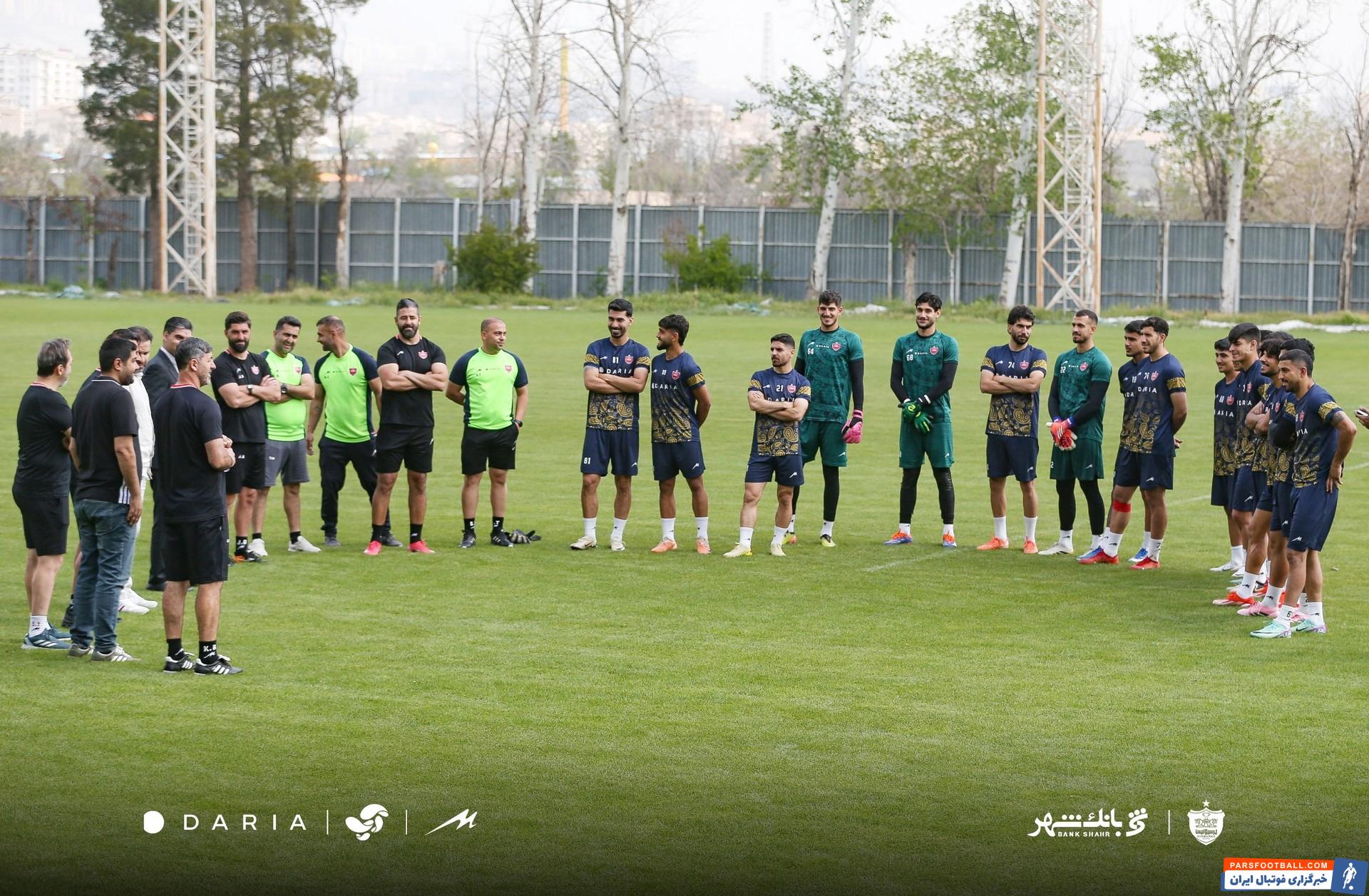 پیمان حدادی مدیرعامل پرسپولیس همراه ارتش سرخ در آزادی