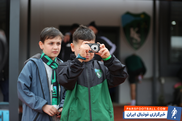 سردار دورسون هوادار ۹ ساله خود را غافلگیر کرد