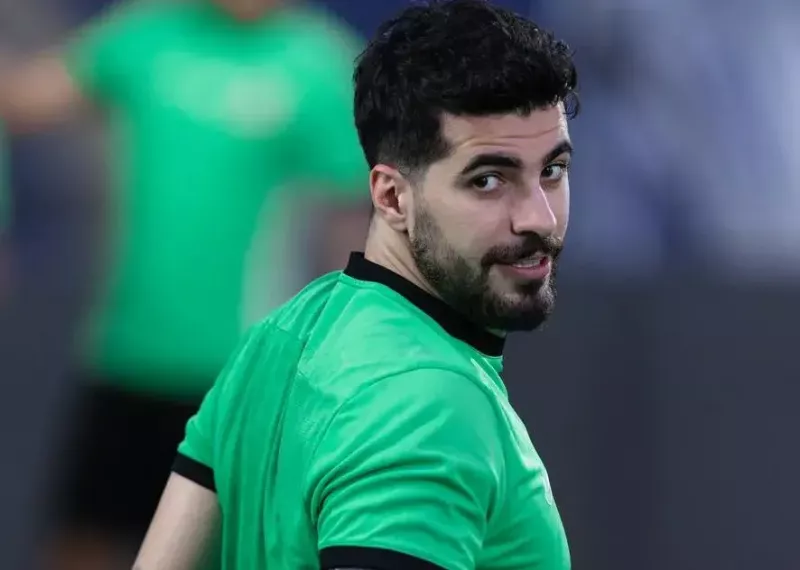 سعید عزتاللهی با روحیه بالا در تمرین شباب الاهلی پیش از دیدار با خورفکان