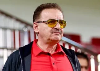 محمدرضا زنوزیمطلق مالک باشگاه تراکتور : درباره نحوه برگزاری ادامه لیگ برتر بگذارید تاج و قلعهنویی تصمیم بگیرند