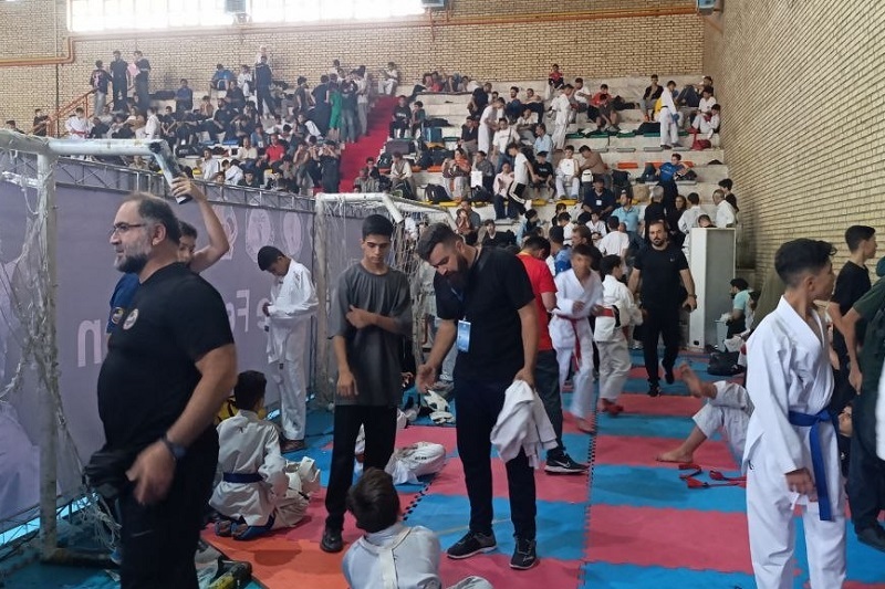 بی نظمی فدراسیون کاراته در برگزاری لیگ کاراته‌وان؛ آزمون بقا با قطعی برق، ازدحام و گرما