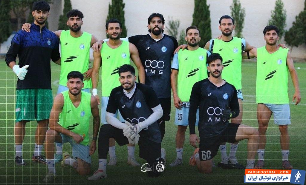 حبیب فرعباسی در کنار سه گلر جوان در تمرین امروز استقلال