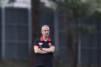 اسماعیل کارتال سرمربی پیشین پرسپولیس روی نیمکت فنرباغچه