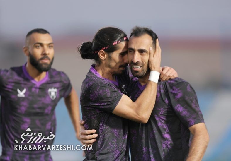 429682 از «بمب آبی» تا «شکار قرمز»؛ مهاجم سابق استقلال ماند تا پرسپولیسی شود