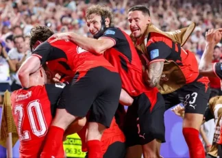 رالف رانگنیک سرمربی اتریش: وقتی 3-2 عقب می‌افتی باید بمیری