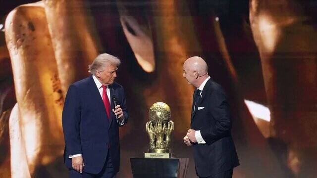 4669691 خوشخدمتی دوباره فیفا به ترامپ/ رئیسجمهور آمریکا جام قهرمانی را اهدا میکند