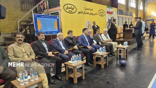 6060297 بازدید وزیر ورزش از تمرینات تیم هندبال جوانان ایران + عکس