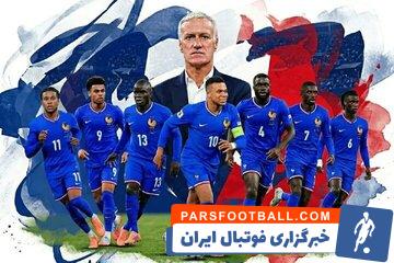 عثمان دمبله در حال خواندن نماز در رختکن تیم ملی فرانسه در دیدار با عراق