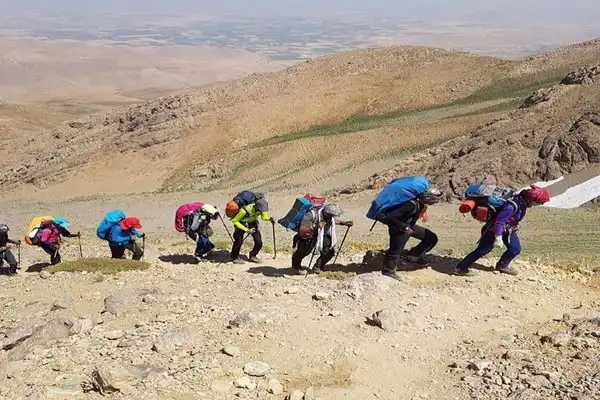 بهترین باشگاههای کوهنوردی و طبیعتگردی تهران به همراه آدرس و تلفن