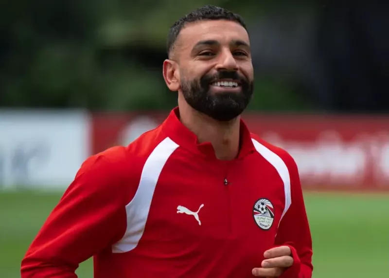محمد صلاح در کنار محمد عبدالمنعم و احمد فتوح مشغول تمرینات درمانی در مصر