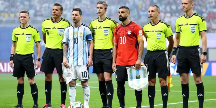 1-267 هیچکس حق ندارد به داوران فیفا تهمت بزند