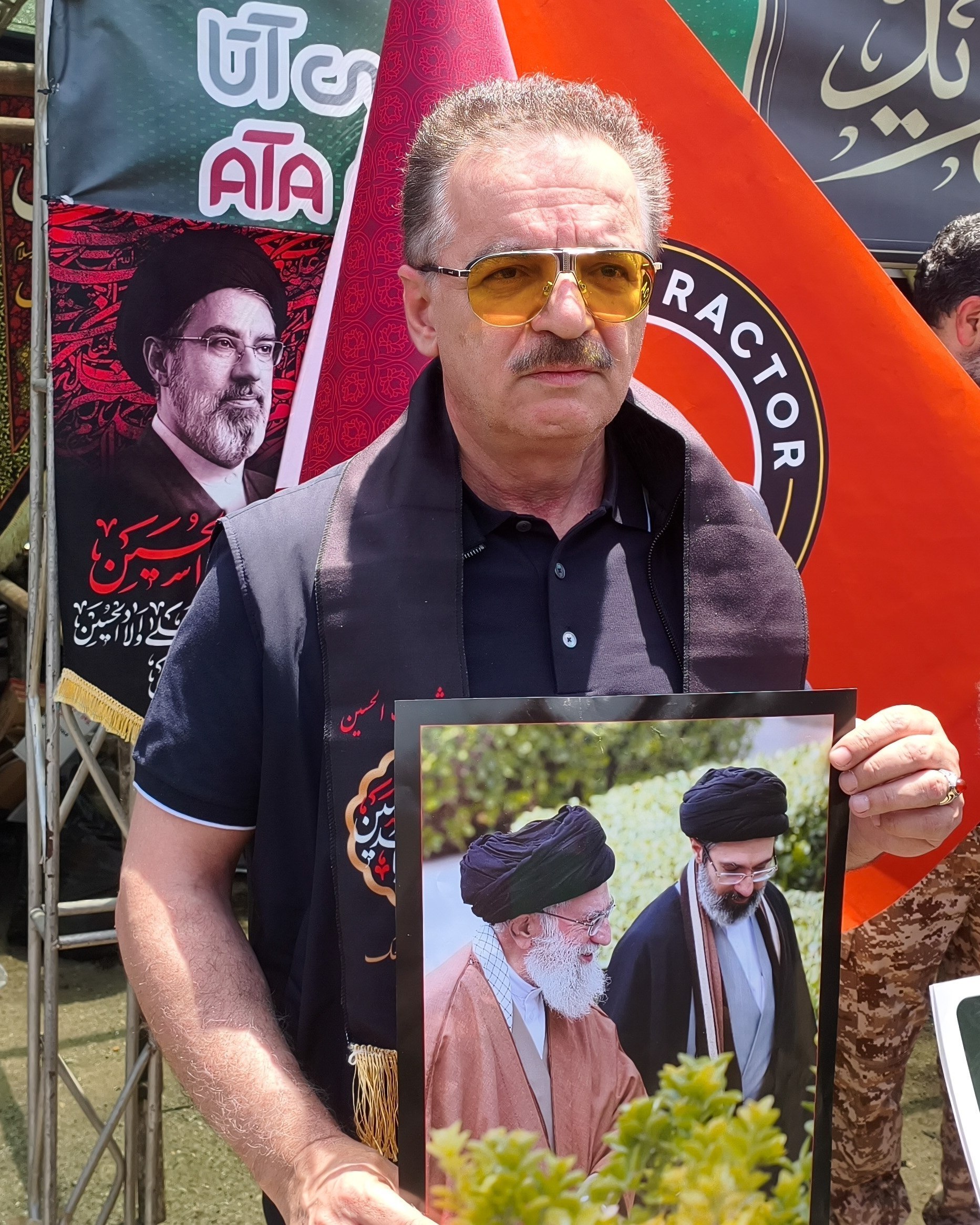 حضور مالک باشگاه تراکتور در مراسم وداع با رهبر شهید