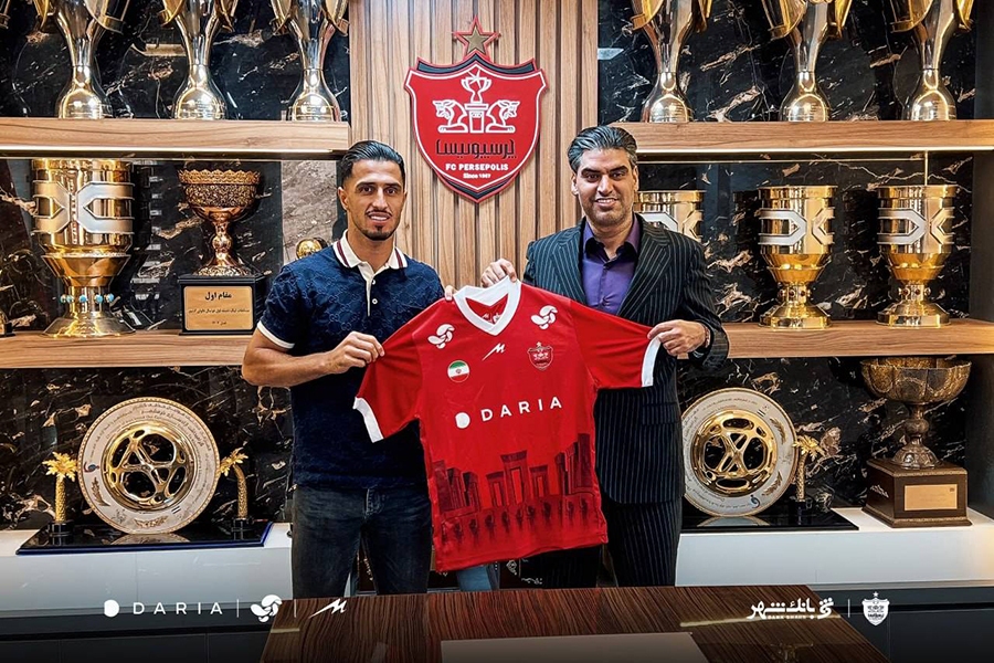 2361593_828-1 مهاجم پرسپولیس قراردادش را تمدید کرد