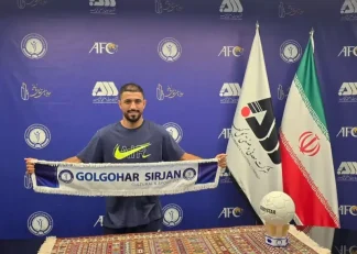 عکس؛ محمدامین کاظمیان مهاجم ۲۹ ساله سابق پرسپولیس با عقد قرارداد رسمی به تیم گل‌گهر پیوست