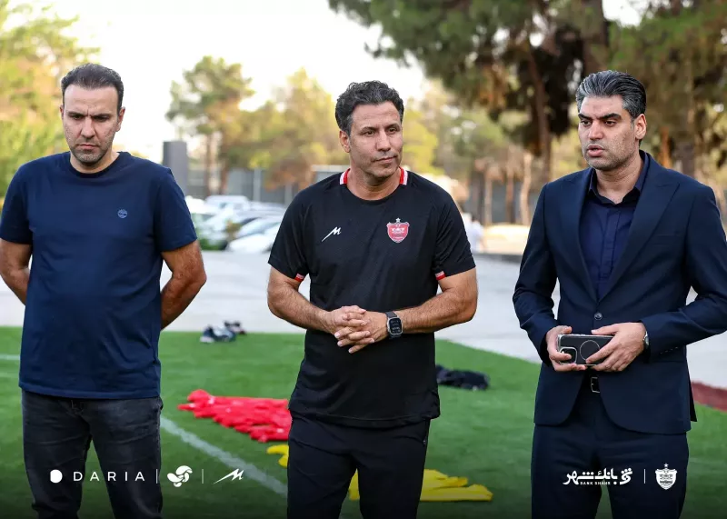 حضور مدیران پرسپولیس در اولین جلسه تمرینی این تیم برای صحبت با بازیکنان
