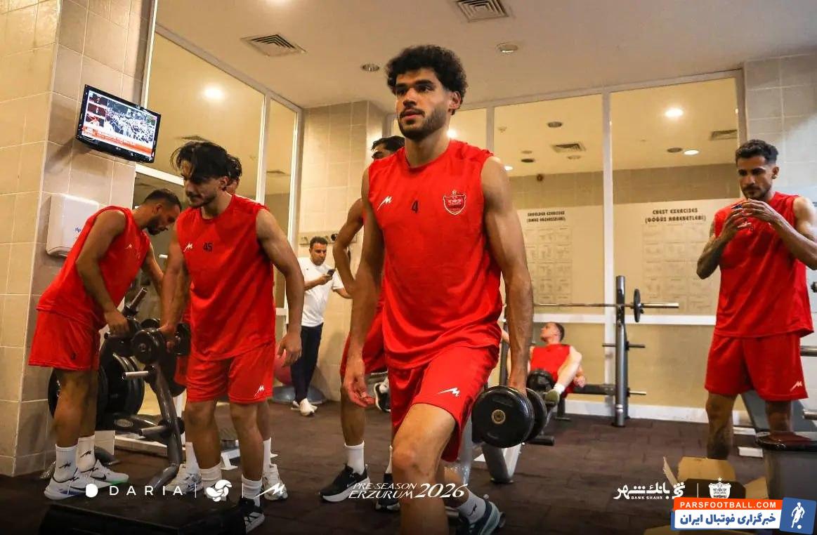 عکس؛ اولین تمرین محمدمهدی زارع در ترکیب پرسپولیس با پیراهن شماره 4 انجام شد