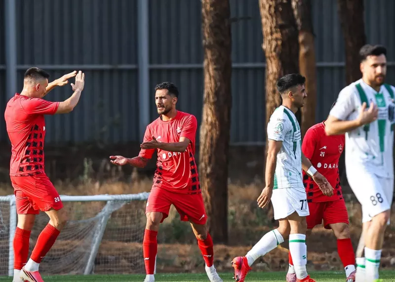مهدی تارتار با زوج محمد عمری و ایگور سرگیف خط حمله جدید پرسپولیس را آزمایش کرد