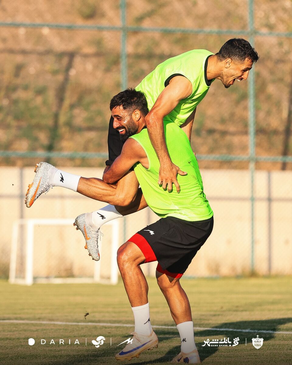 438211 تصویر جالب دو کاپیتان پرسپولیس علیه شایعات+عکس