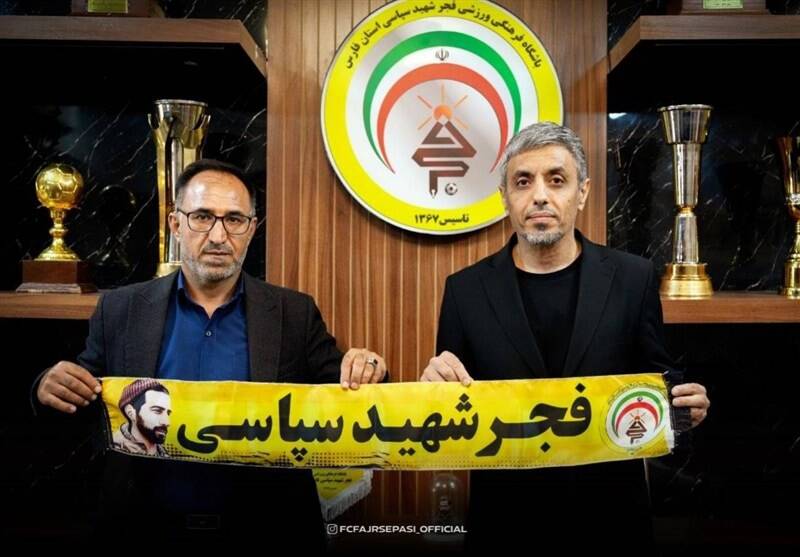 4693605 تیم فوتبال فجر سپاسی , عبدالله ویسی , مجتبی حسینی , علیرضا بیرانوند ,
